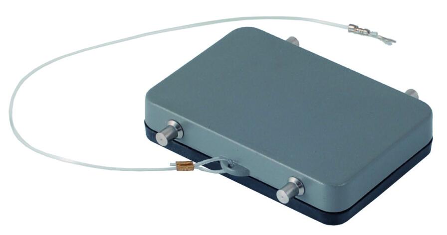 32A cover with pegs.tif